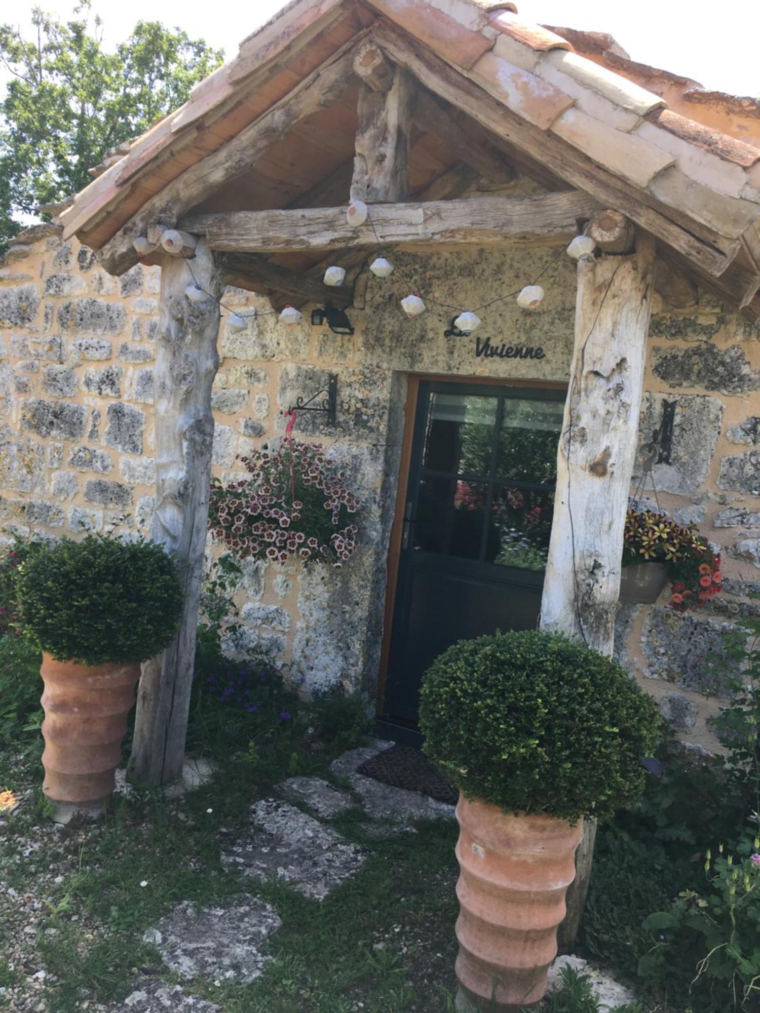 Les Gites Perard Caylus Bagian luar foto