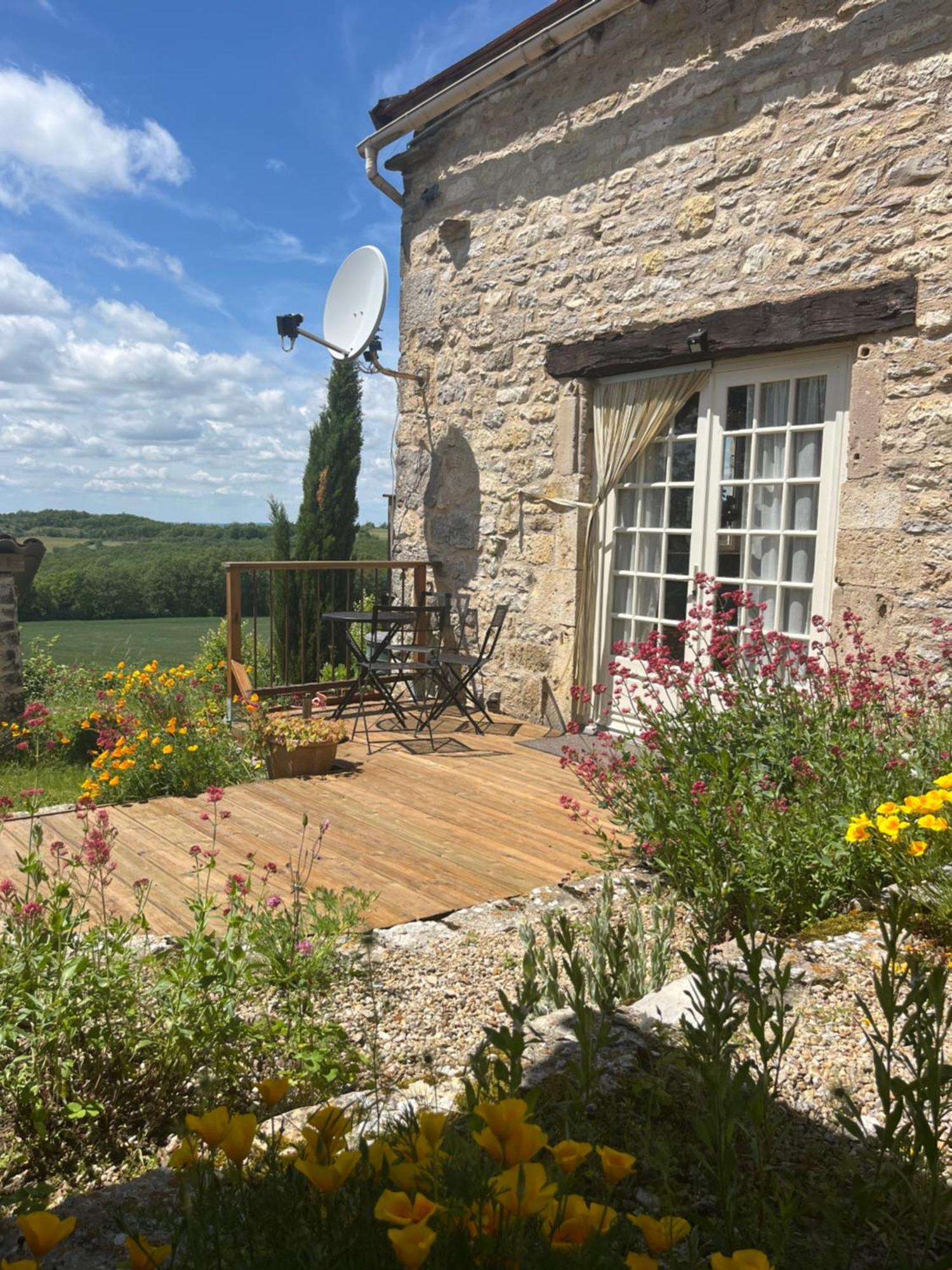 Les Gites Perard Caylus Bagian luar foto