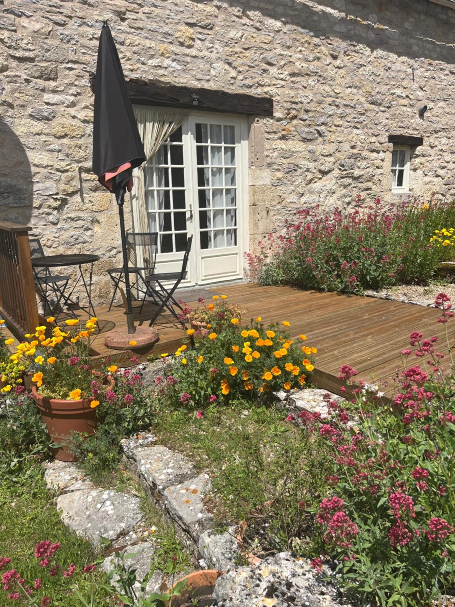 Les Gites Perard Caylus Bagian luar foto