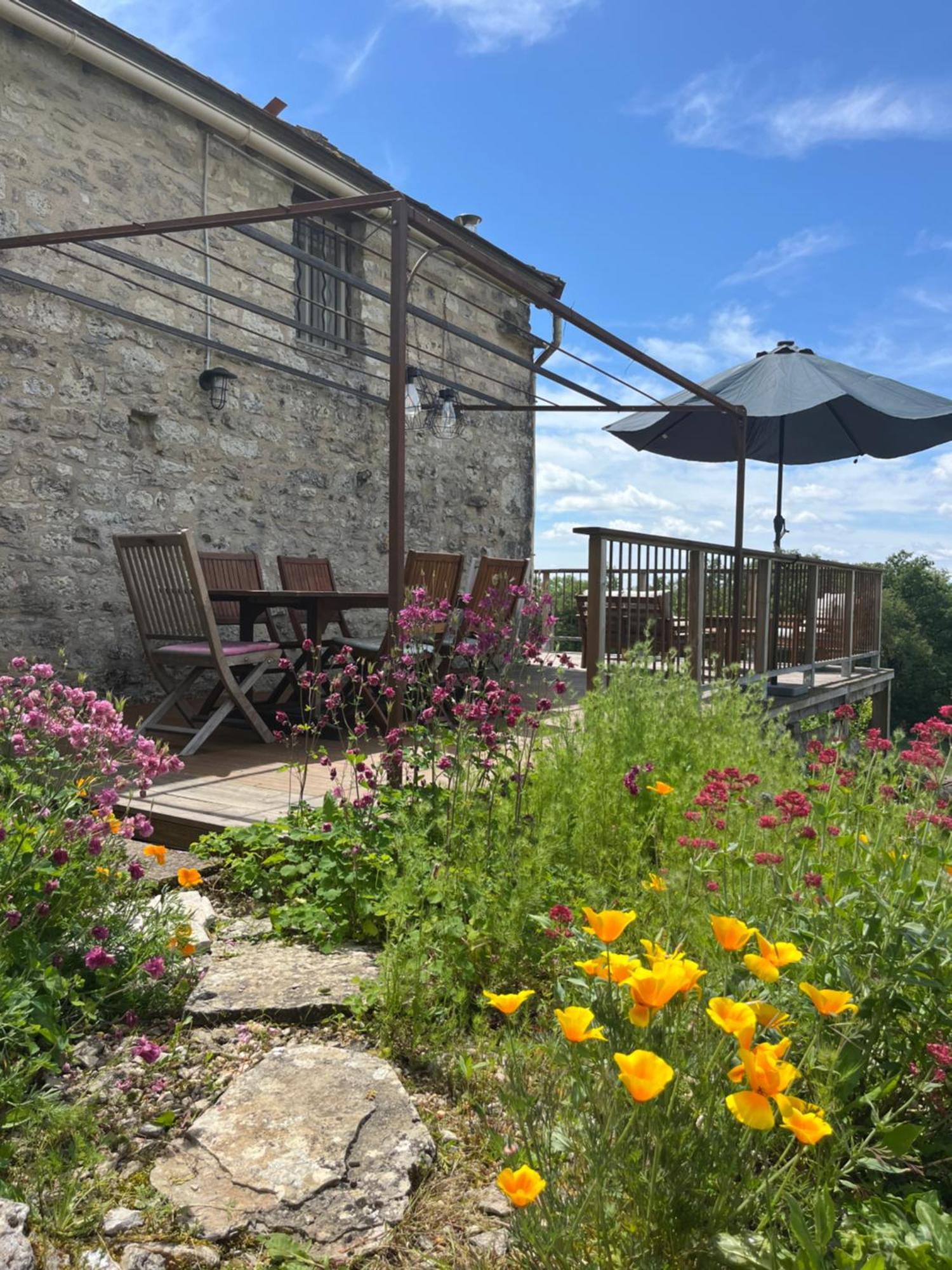 Les Gites Perard Caylus Bagian luar foto